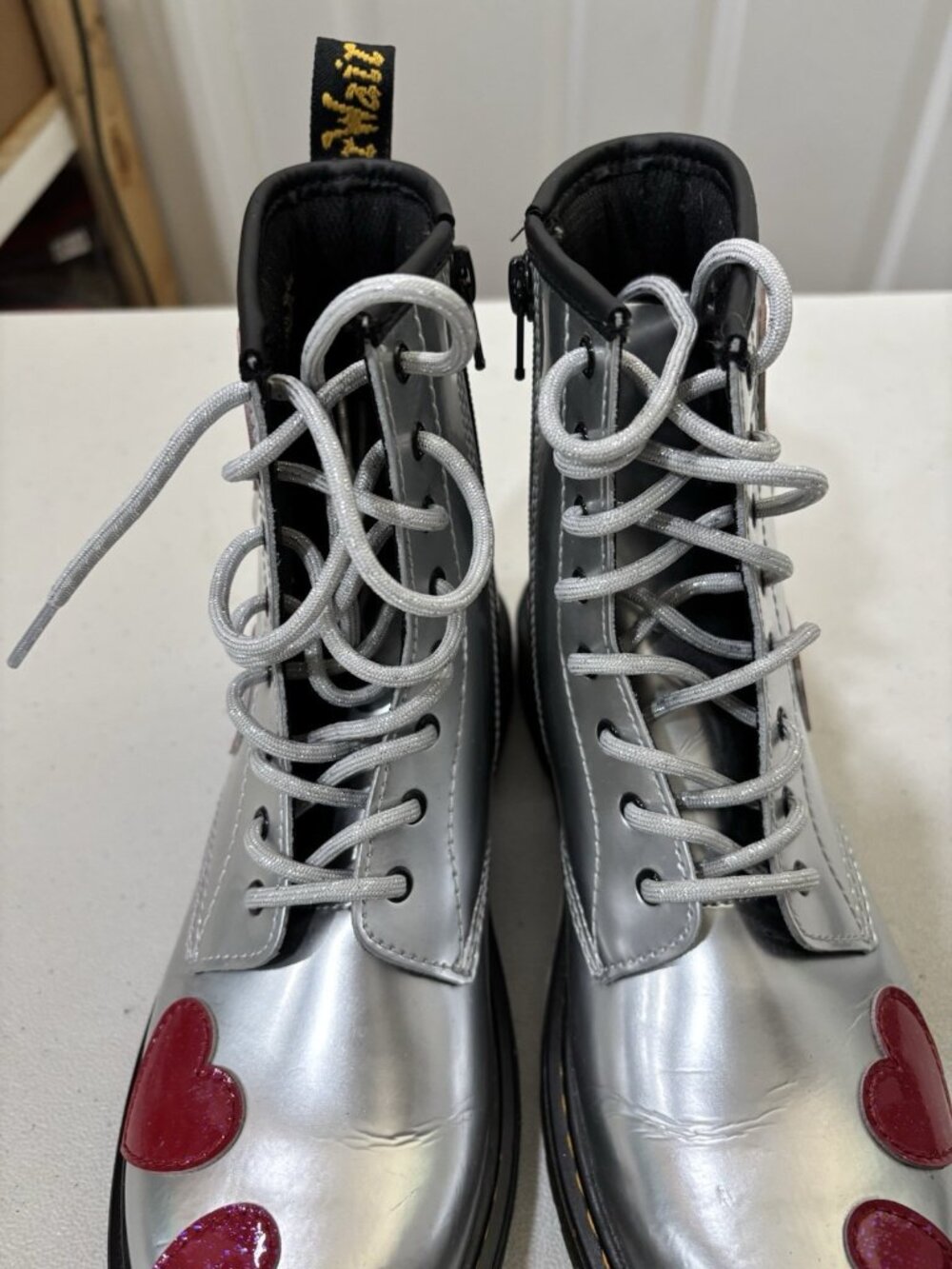 Dr Martens 1460 Junior Boots In Metallic Silver Patent Finish Red Hearts Size 6W - Picture 5 of 14